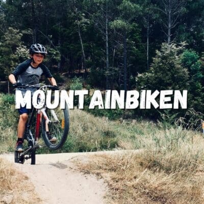 Mountainbiken is hot! Met de fiets racen door de duinen, over het strand en misschien zelfs door een klein stukje bos. Voel het zand onder je banden wegglijden als je zo snel mogelijk de prachtige, uitgestippelde routes af probeert te gaan.